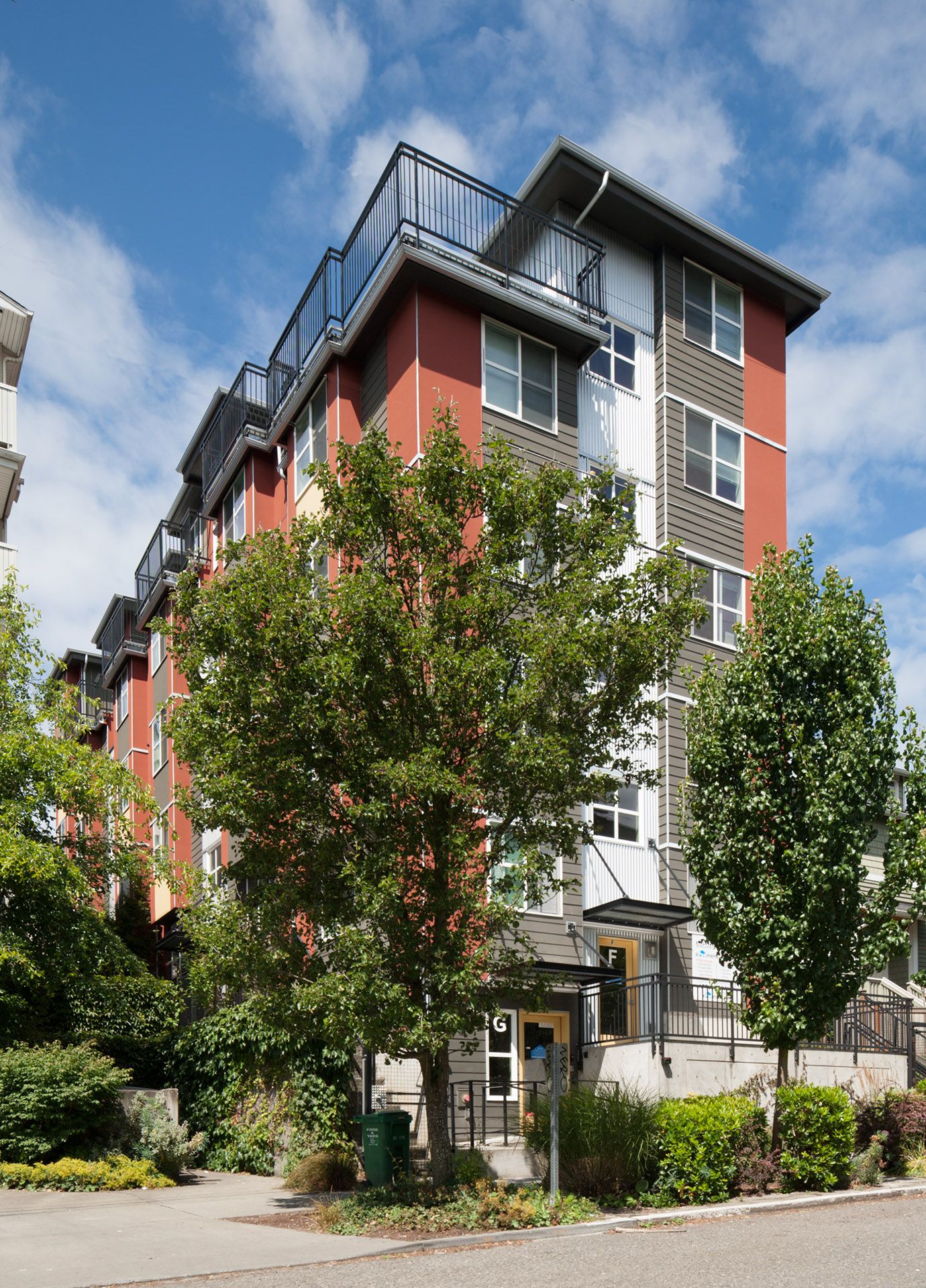 Seattle Apartment: 413 11th St