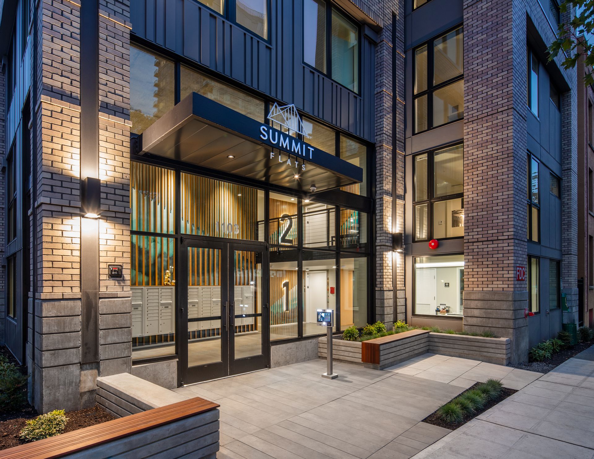 Seattle Apartment: 1103 Summit Ave