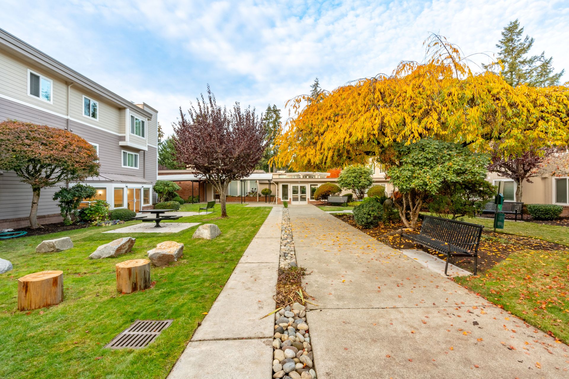 Crossroads Garden Apartments 9 of 12
