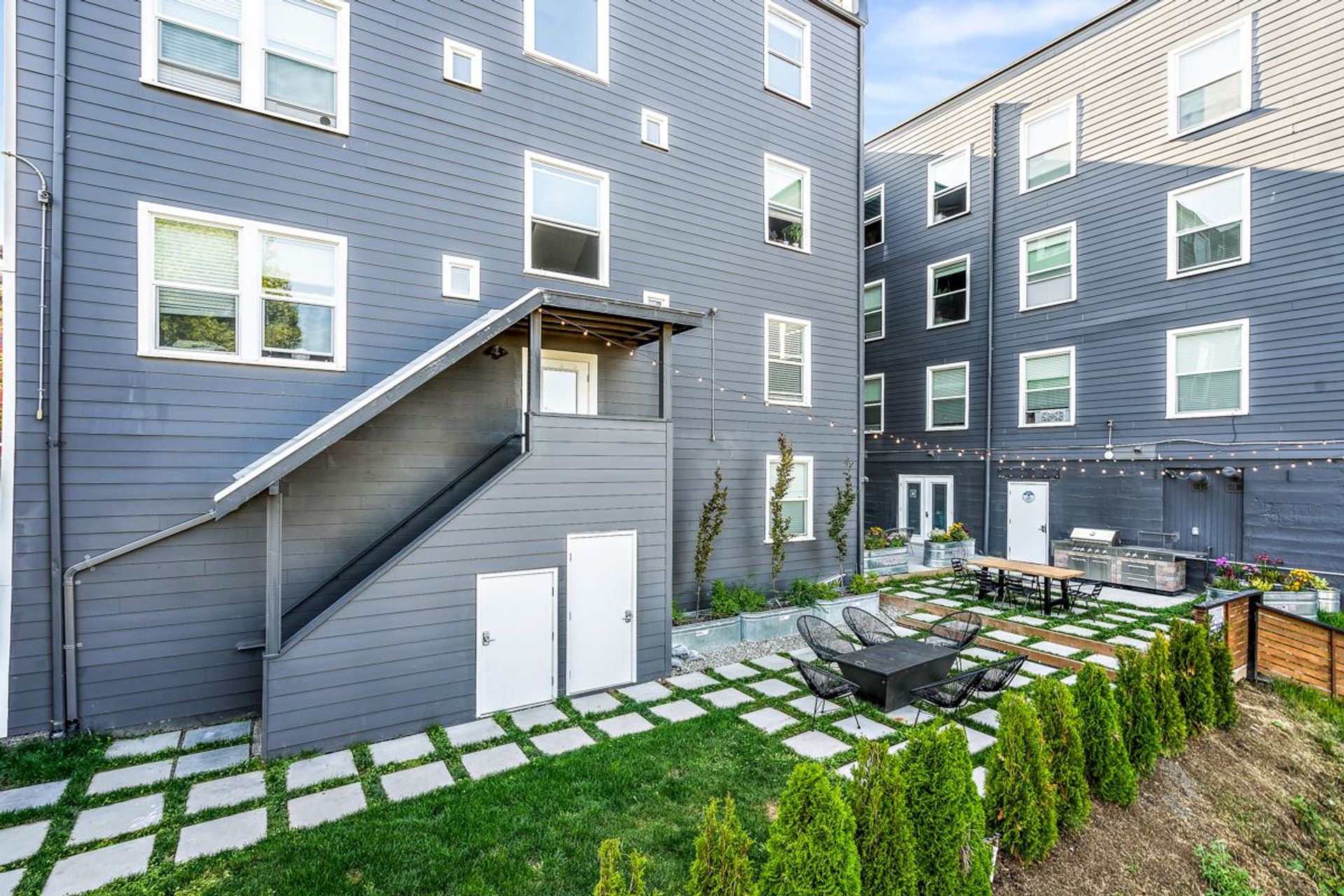 Seattle Apartment: 114 24th Ave E