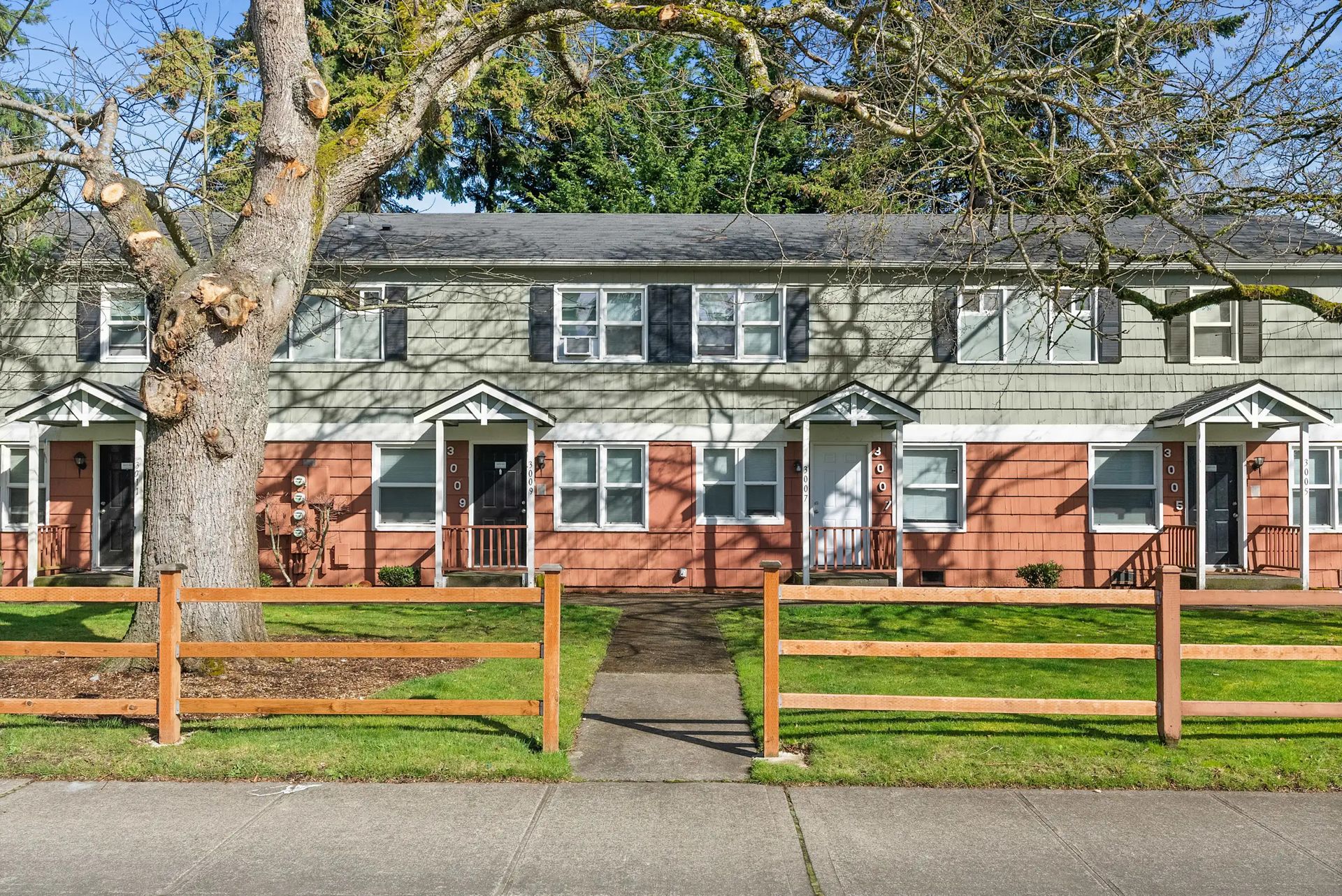 Lakewood Apartment: 8333 32nd Ave S