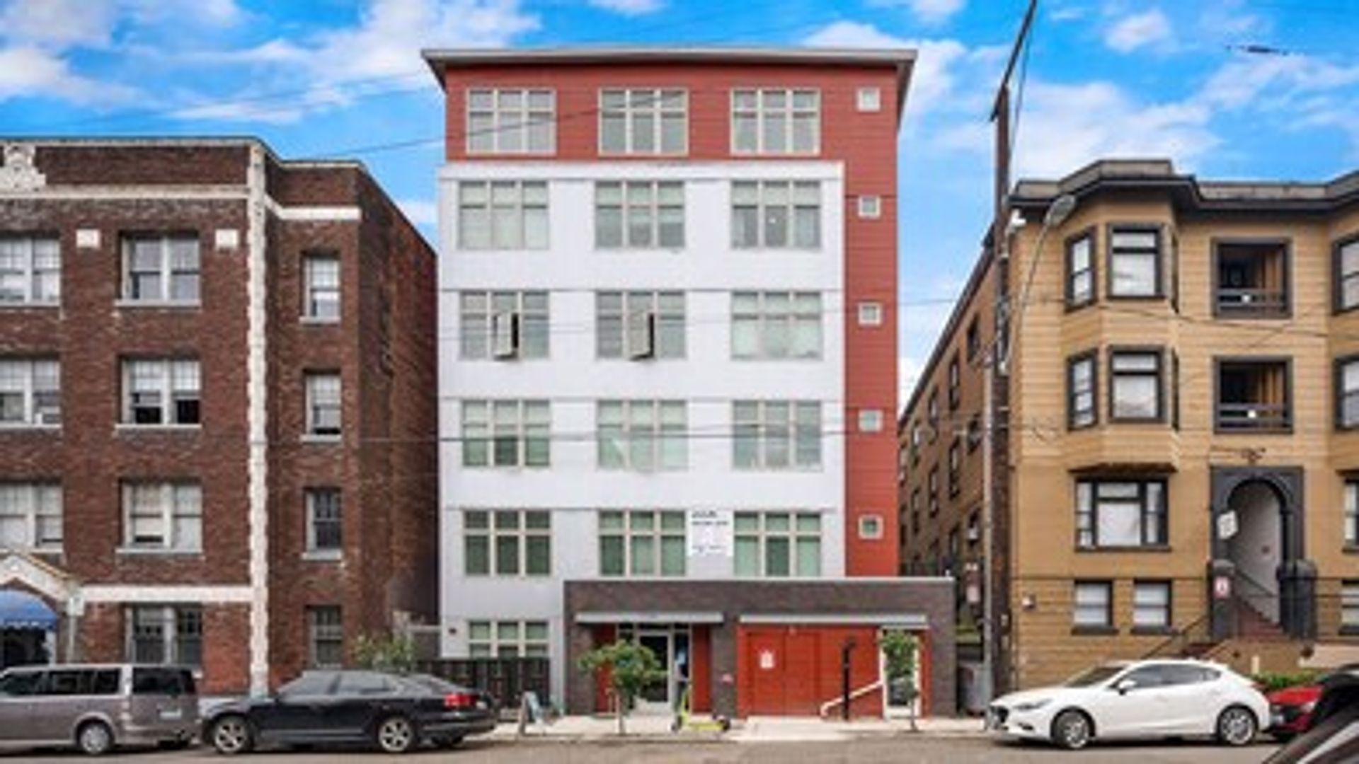 Seattle Apartment: 1728 Summit Ave
