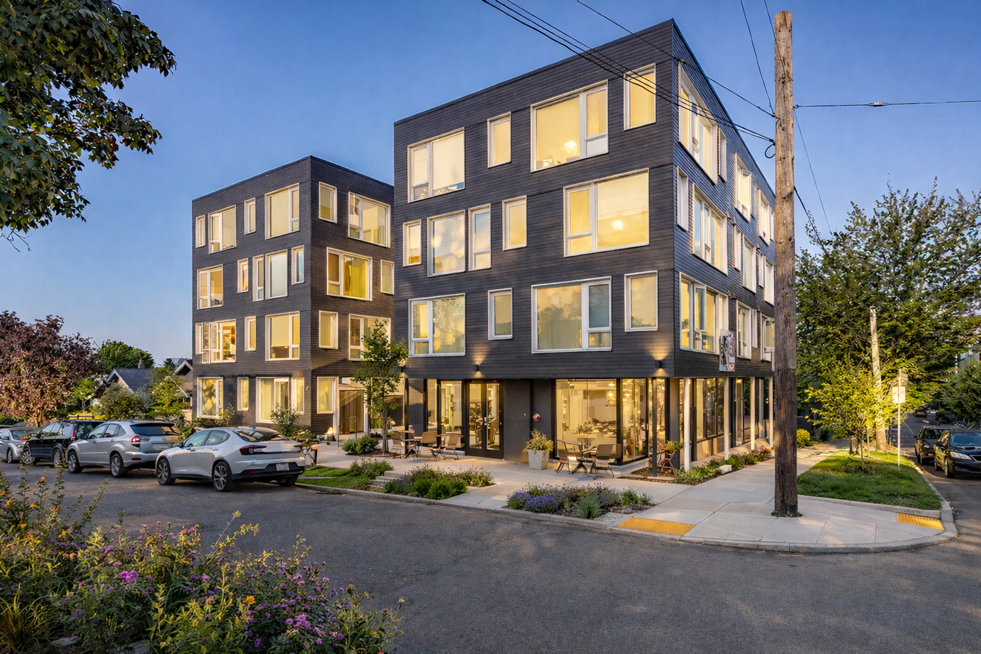 Seattle Apartment: 355 15th Ave