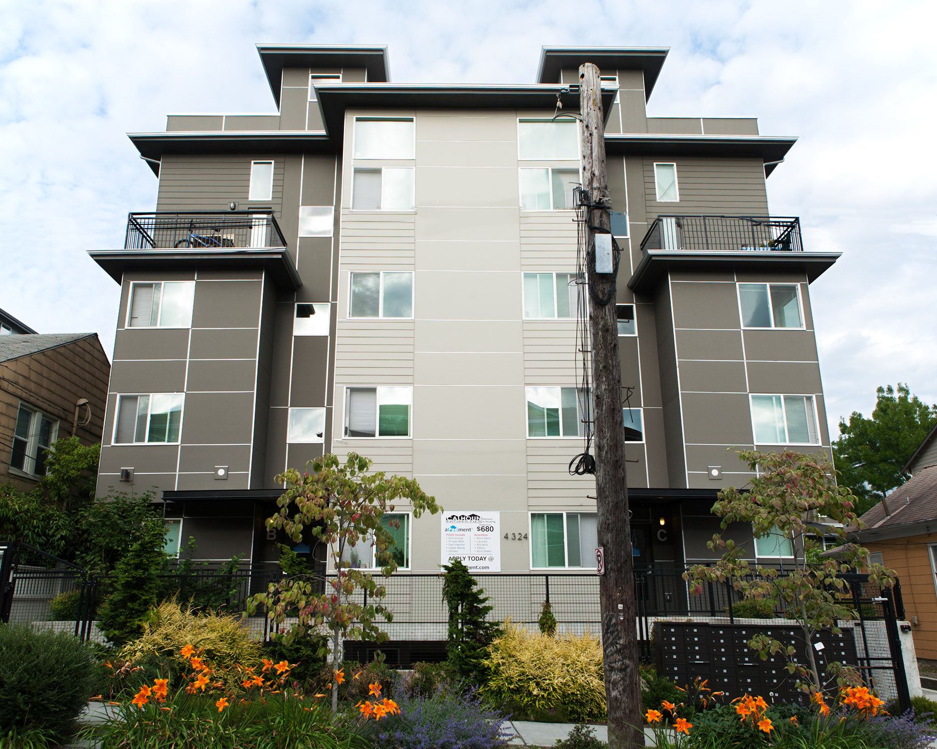 Seattle Apartment: 4324 8th Ave NE