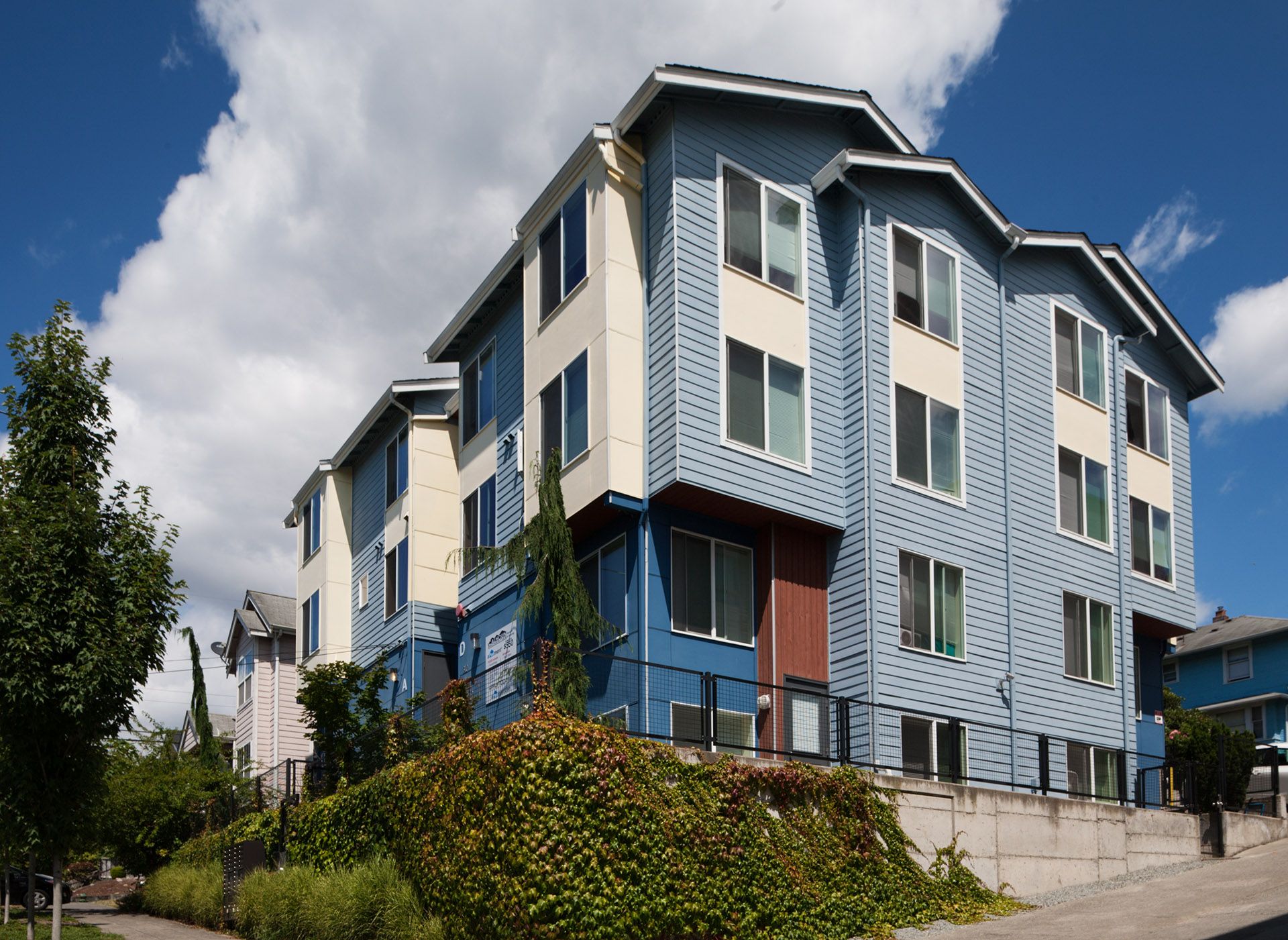 Seattle Apartment: 310 17th Ave S