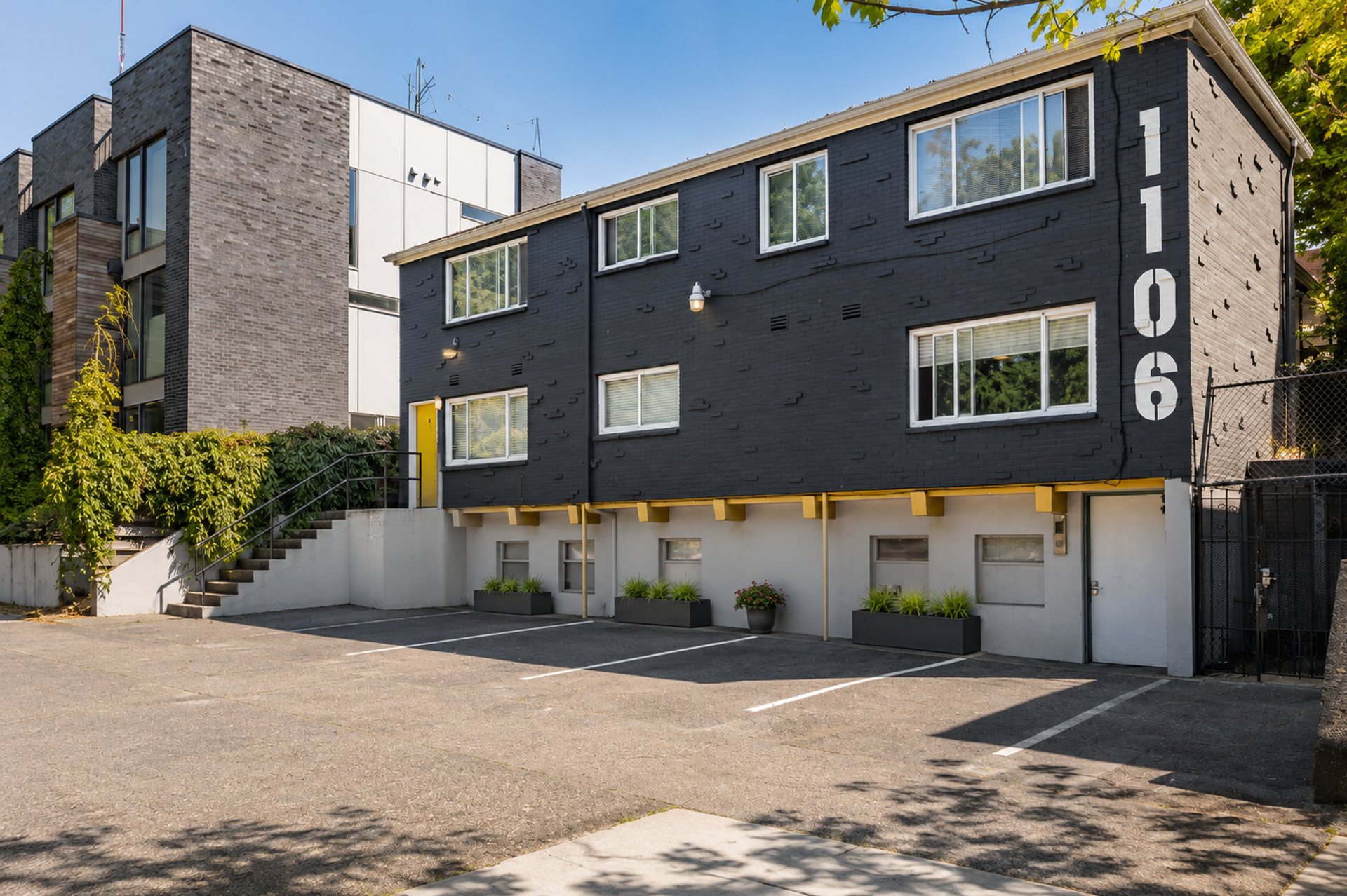 Eleanor Apartments 5 of 12