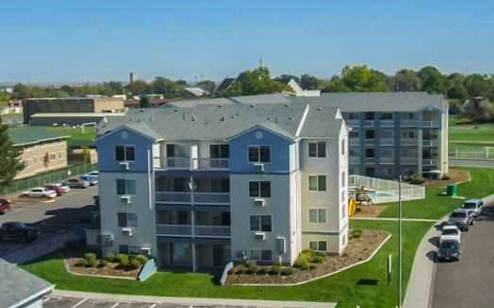 Kennewick Apartment: 1000 W 5th Ave