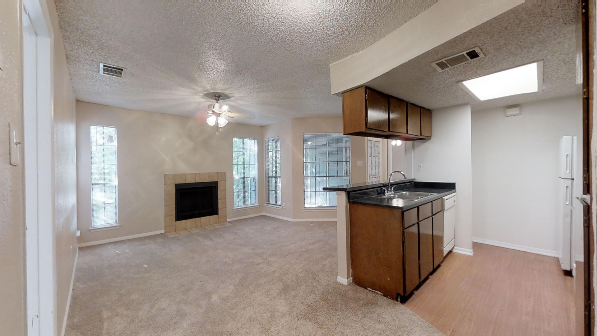 San Antonio Apartment: 3158 Eisenhauer Rd