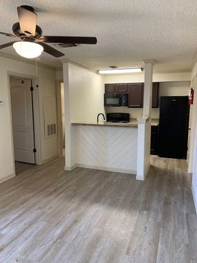 Newly Upgraded - Move in Special -Beautiful 2 bedroom 2 bathroom 716 sq ft