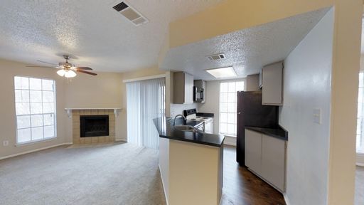 Beautiful 2 bedroom 1 bath 733 sq ft Apartment-MOVE IN SPECIAL***1 MONTH FREE*** – photo 1