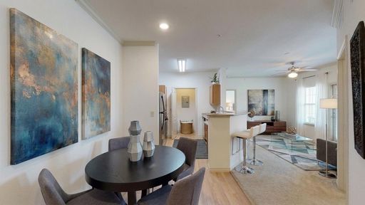 Beautiful 2 bedroom 2 bathroom Apartment 865 sq ft – photo 1