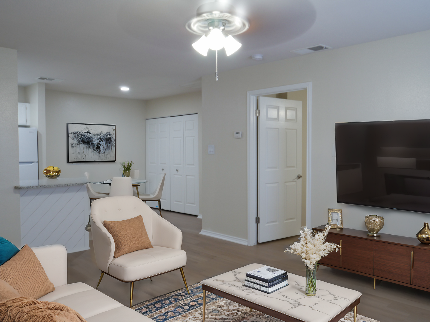 New Braunfels Apartment: 2321 East Common Street