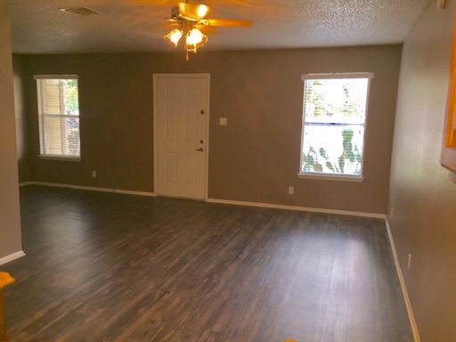 Beautiful large 1 bedroom 1 bath 700 sq. ft. with the comfort of home!