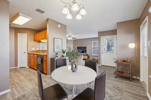 Spacious 3 bedrooms 2 baths 1331 sq. ft. Apartment Home – photo 1