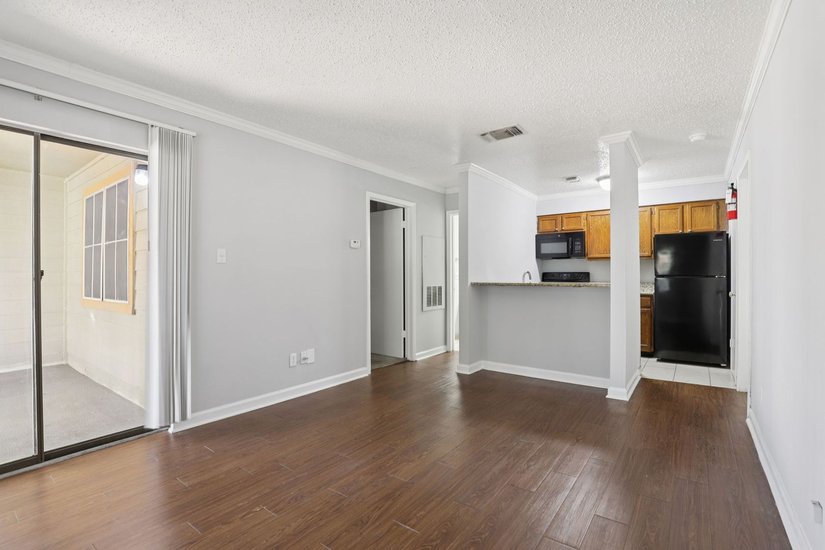 Live Oak Apartment: 13101 East Loop 1604 N