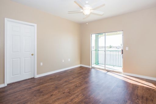 Beautiful 2 bedroom 1 bathroom 775 sq. ft. Apartment – photo 1