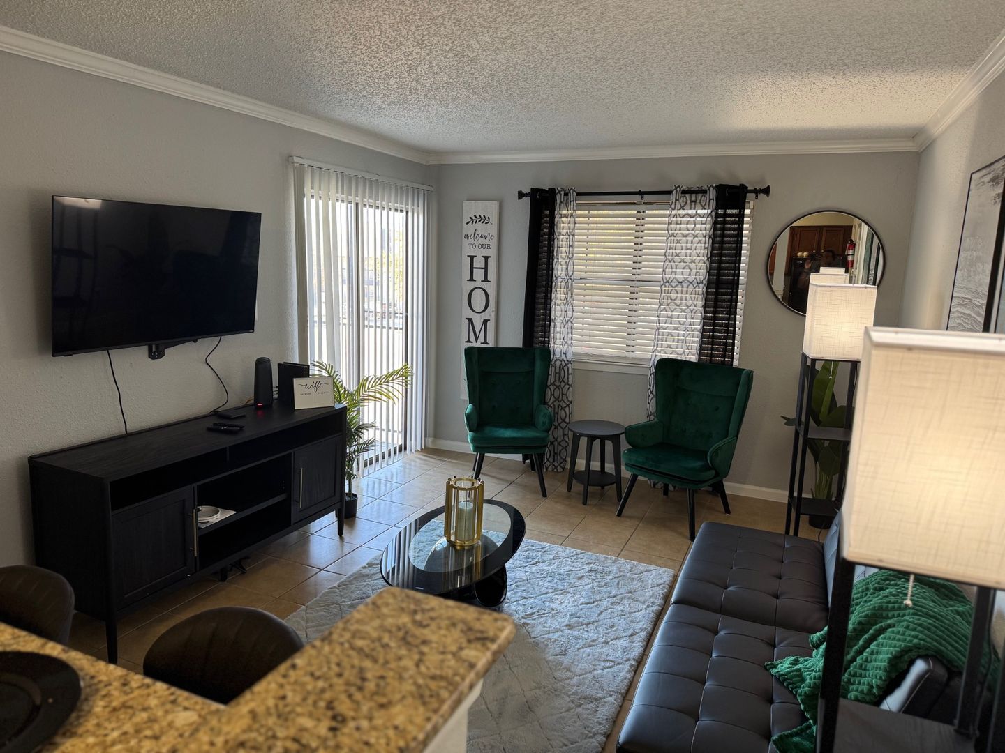 Live Oak Apartment: 13101 East Loop 1604 N