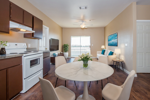 Remarkable 1 bedroom 1 bath 550 sq. ft. Apartment – photo 1