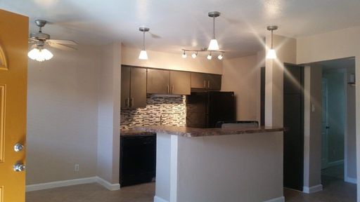 Spacious 2 Bedroom 1 1/2 Bathroom Apartment – photo 1