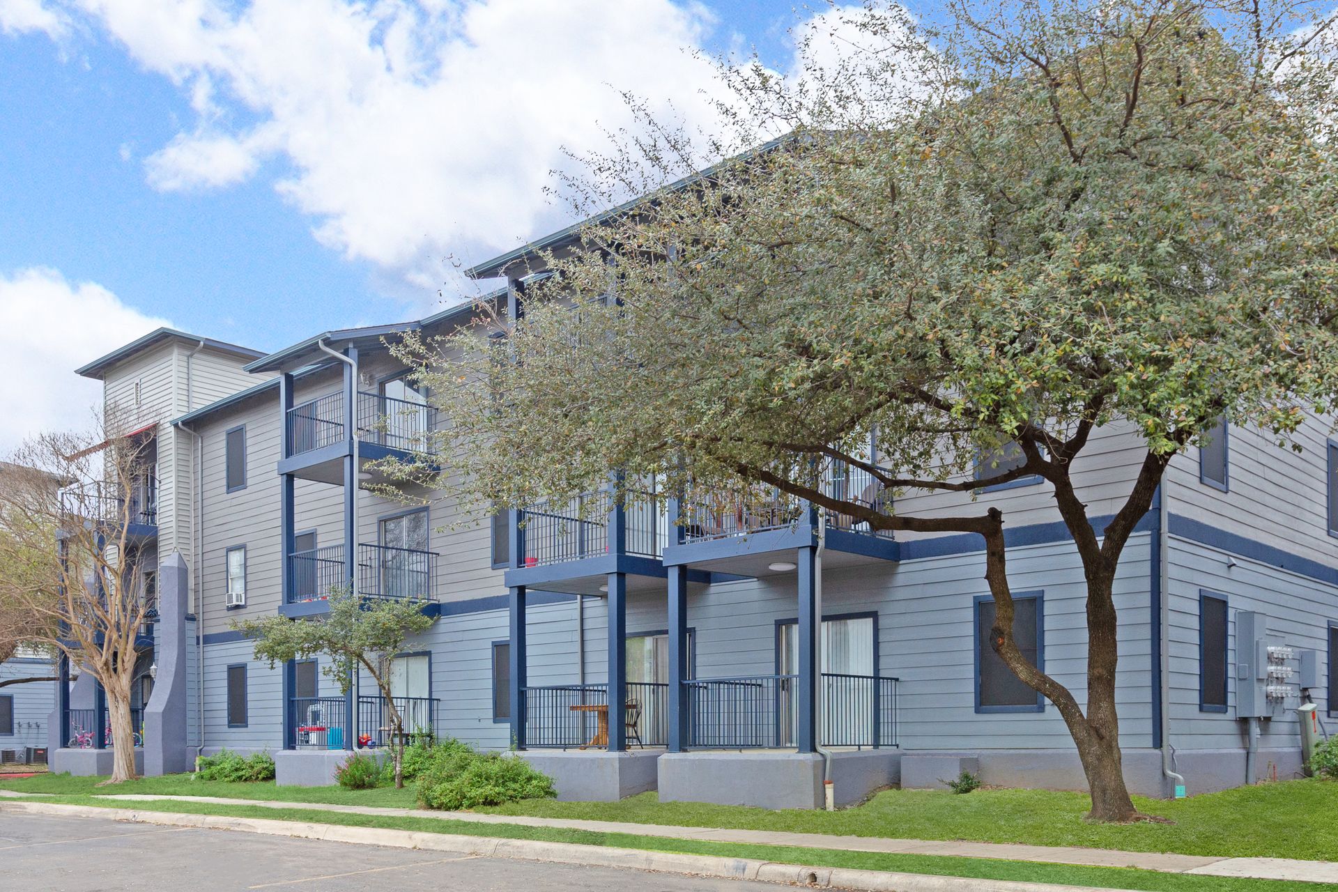 San Antonio Apartment: 4243 W. Commerce St