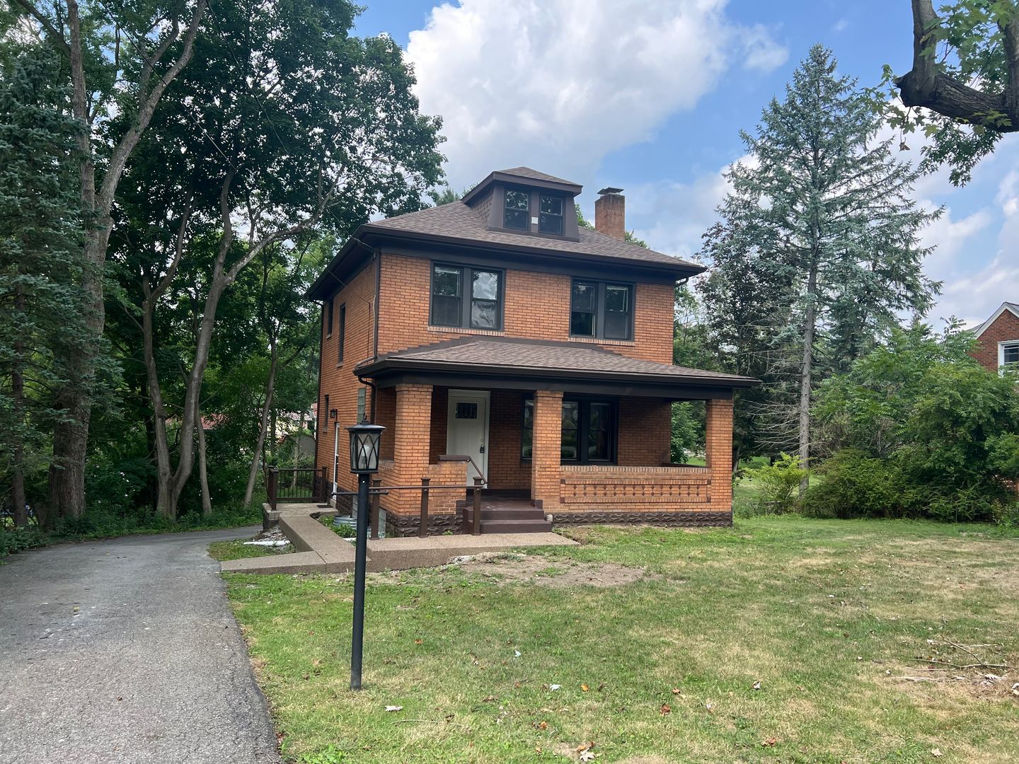 Pittsburgh House: 369 Goldsmith Road
