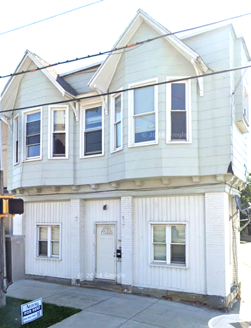 Grove City Apartment: 142 North Broad Street