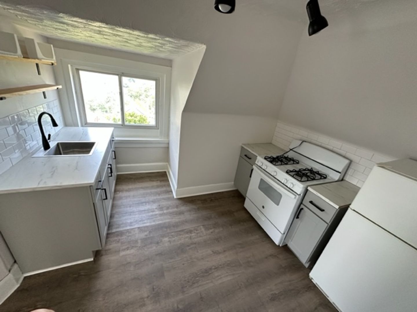 Pittsburgh Apartment: 753 Rossmore Avenue