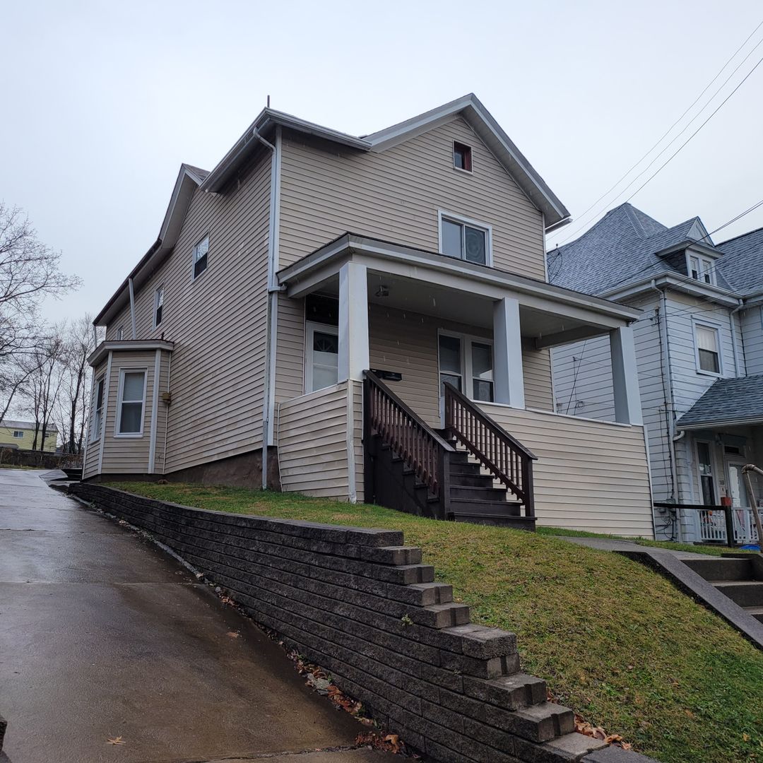 Pittsburgh Apartment: 27 Warren Street