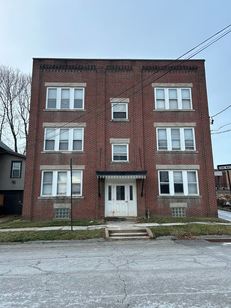 Grove City Apartment: 429 S. Broad Street