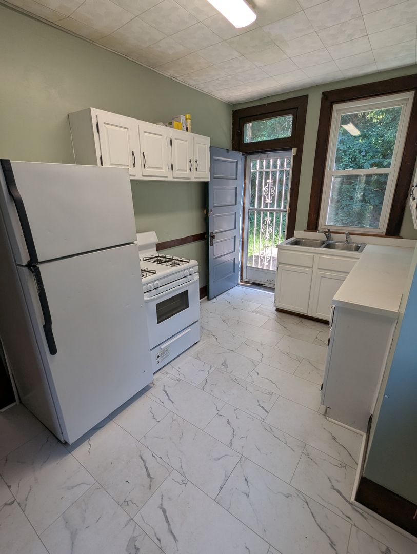 Pittsburgh House: 344 Connor Street
