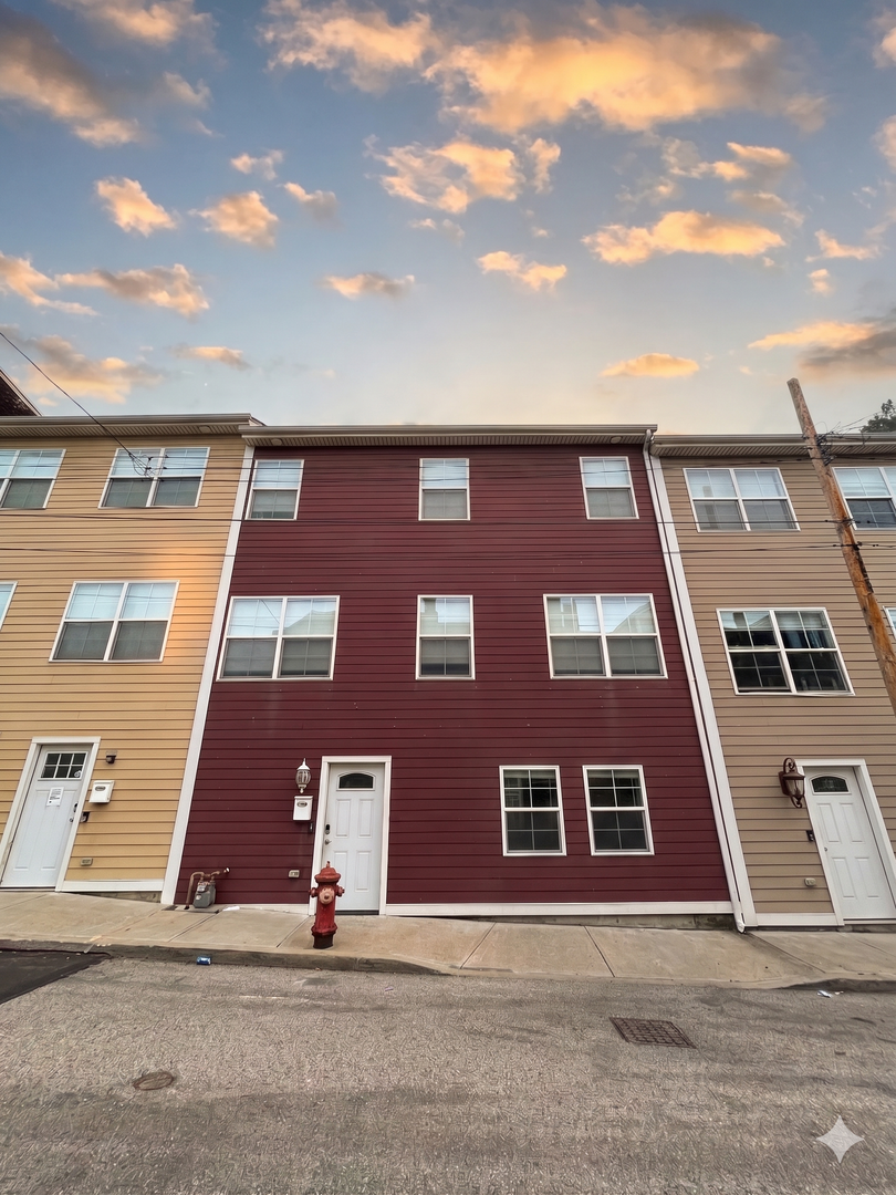 Pittsburgh House: 826 Spring Garden Avenue