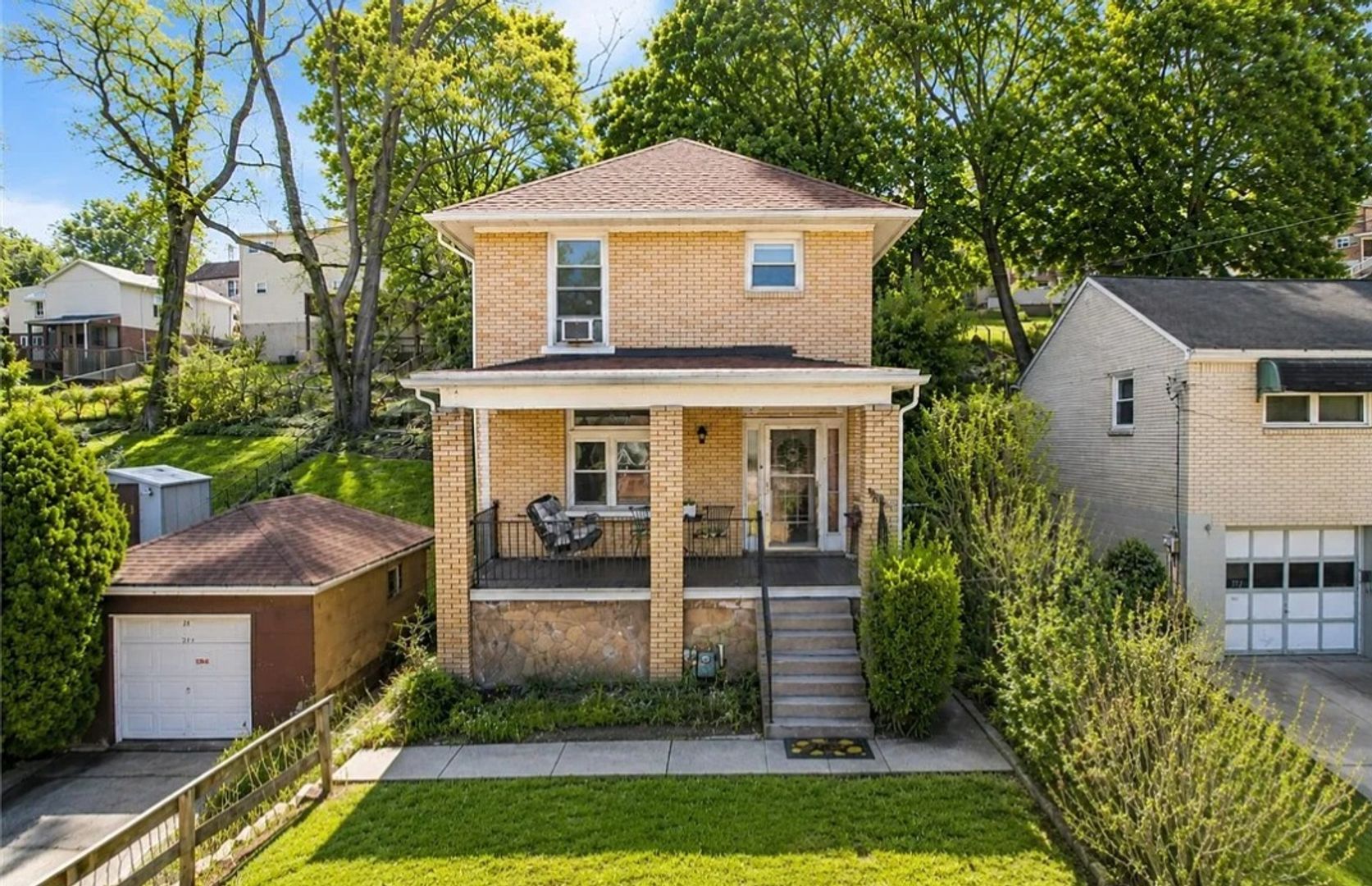 Pittsburgh House: 2219 Edgebrook Avenue