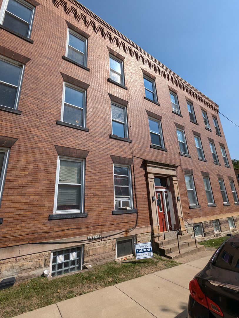 Pittsburgh Apartment: 2300 Wilson Avenue