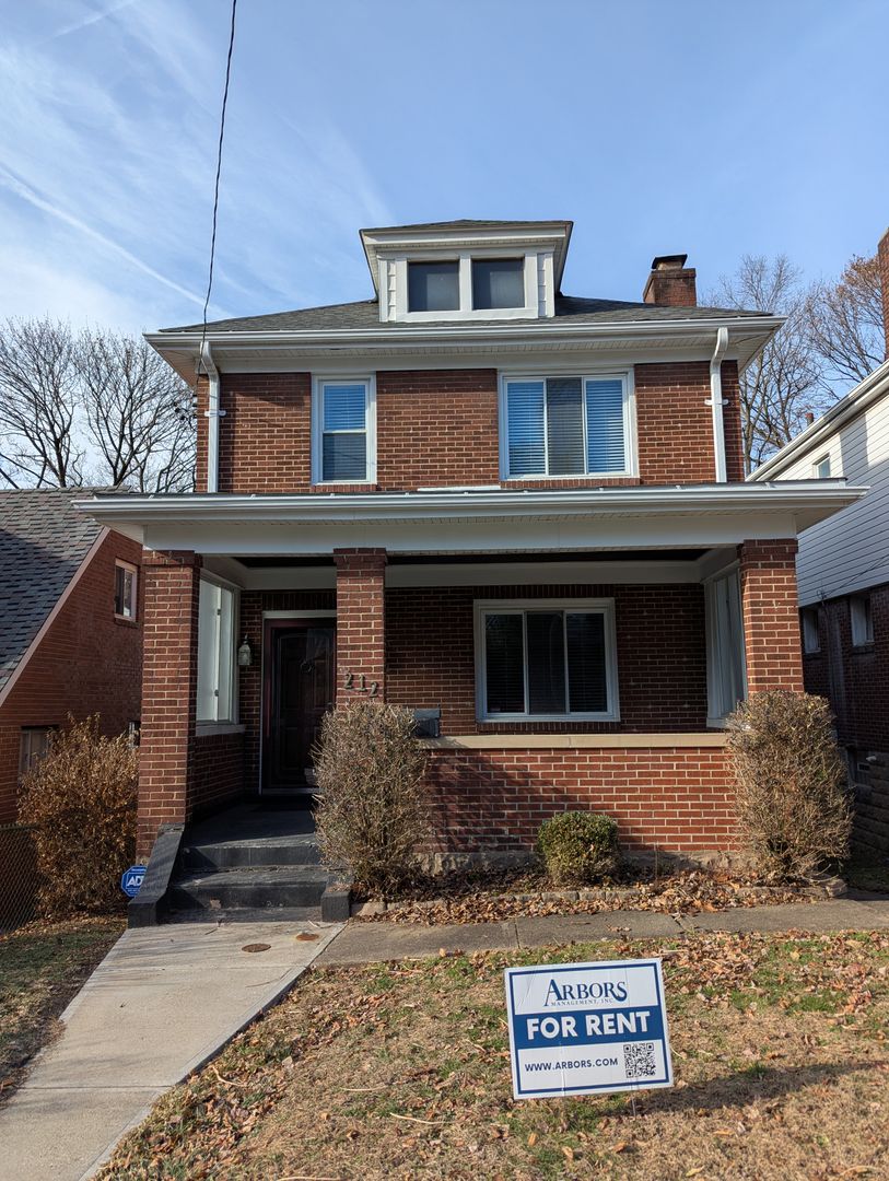 Pittsburgh House: 212 Plymouth St.