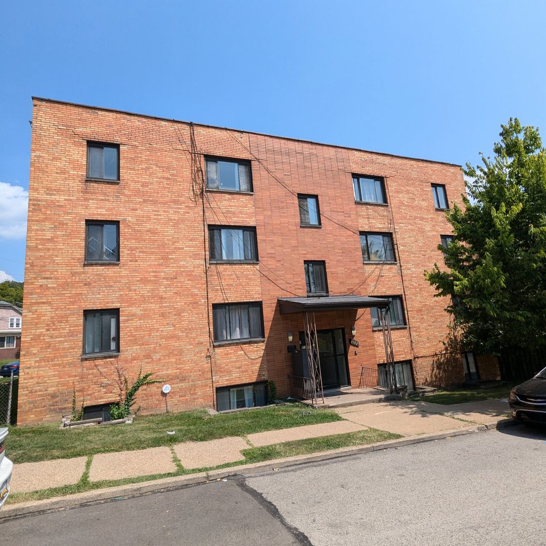 Pittsburgh Apartment: 3592 Brighton Road