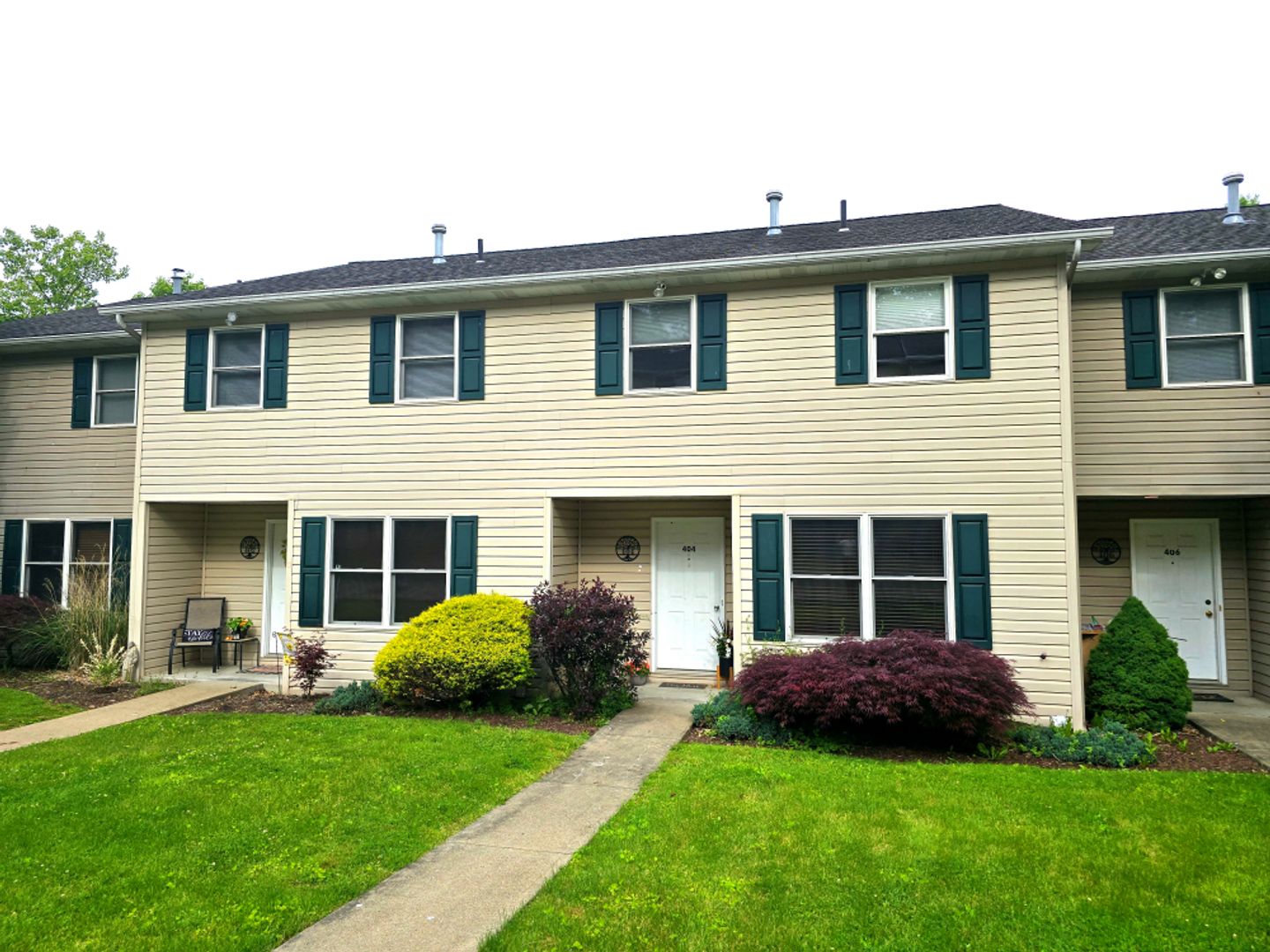 Beautiful 2 Bedroom Townhome - Only Steps from Hillcrest Golf Club! 