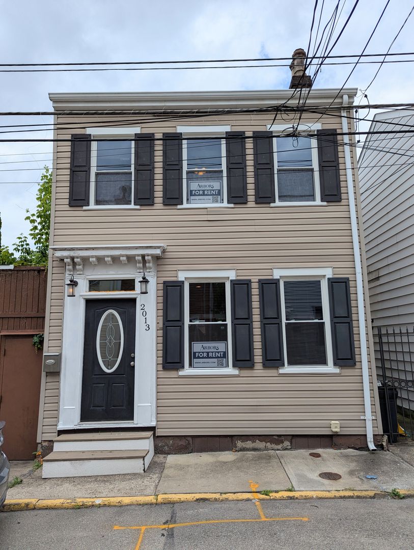 Pittsburgh House: 2013 Larkins Way