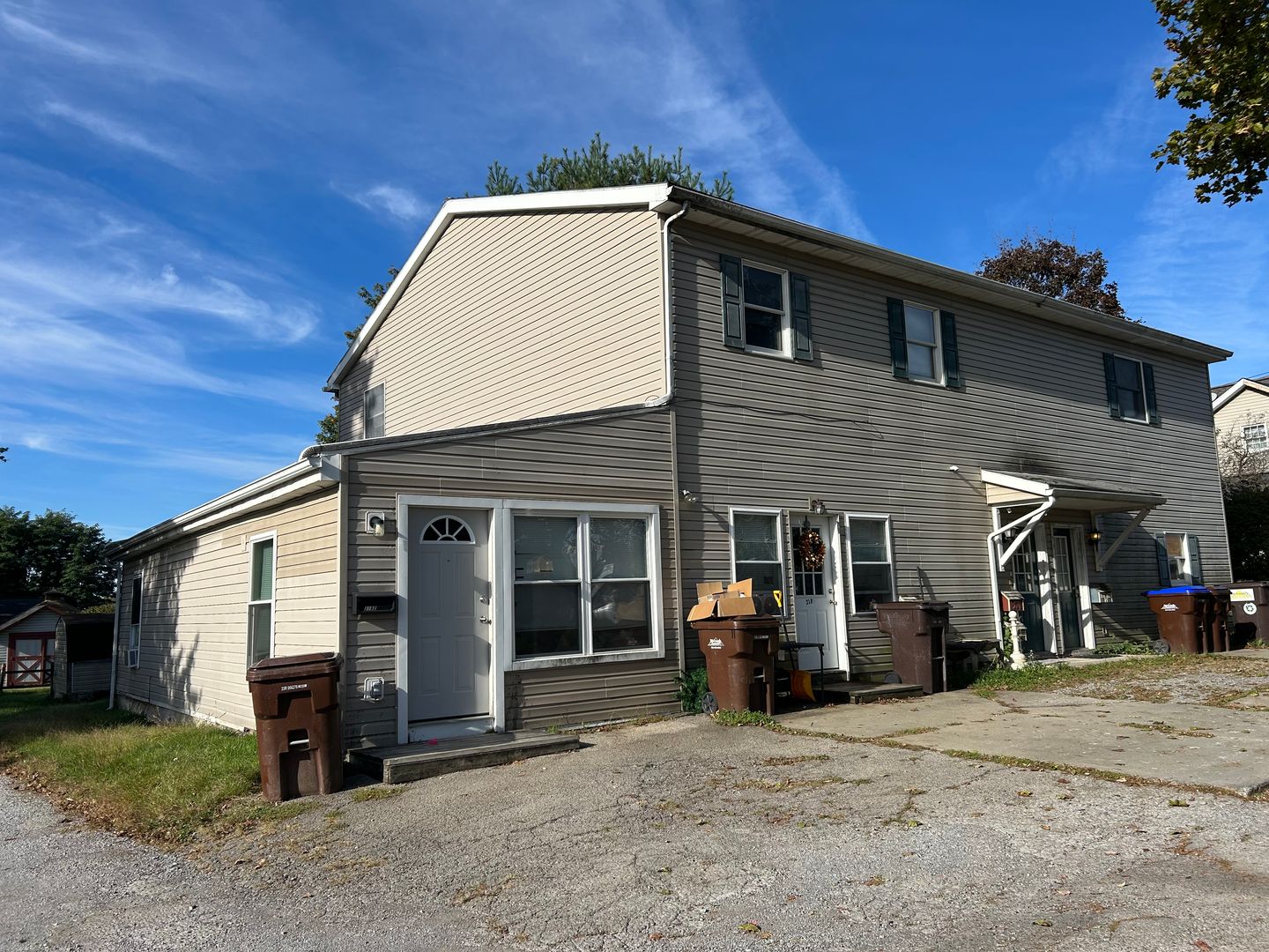 Grove City Apartment: 318 1/2 N. Broad Street