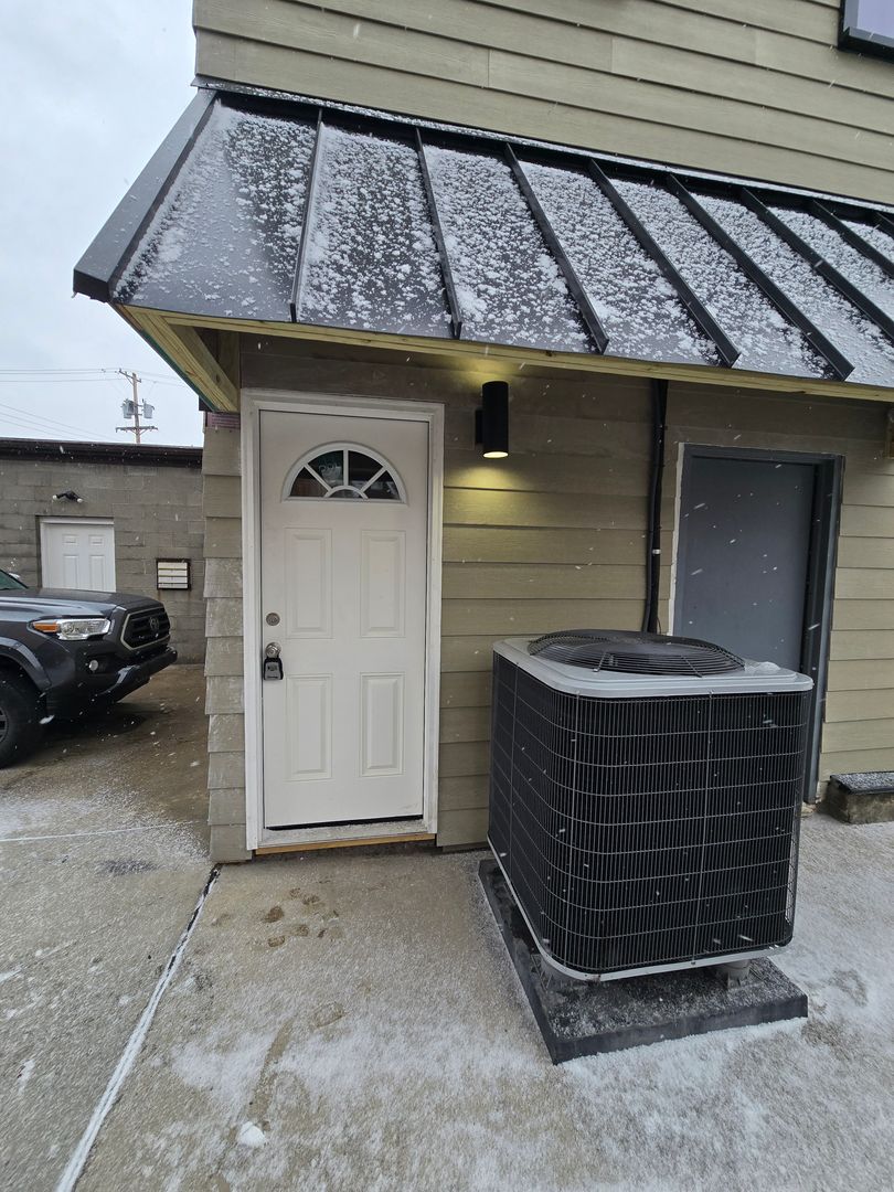 Pittsburgh House: 922 Main Street