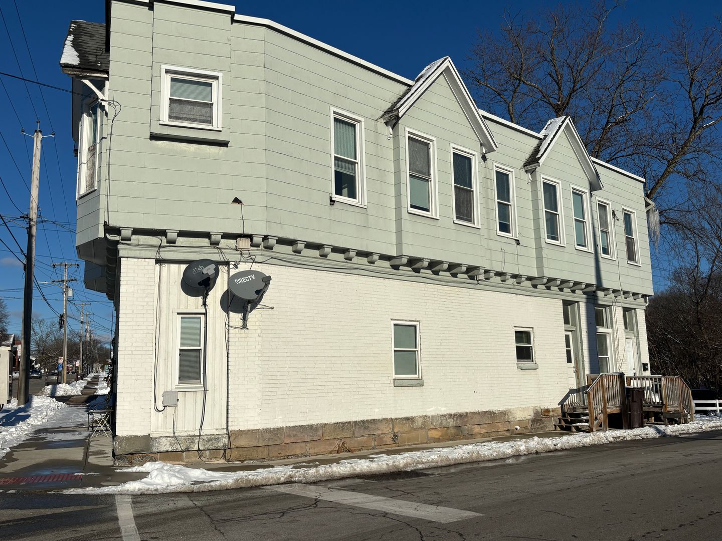 Grove City Apartment: 142 North Broad Street