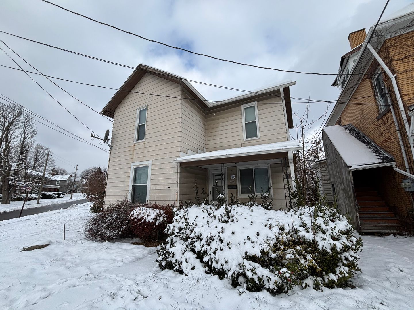 Grove City House: 243 W Pine Street