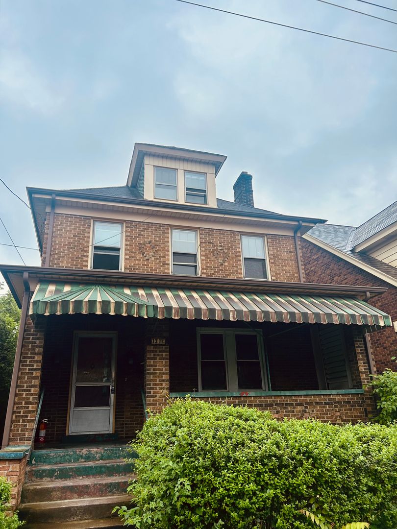 Pittsburgh House: 1311 Oakhill Street