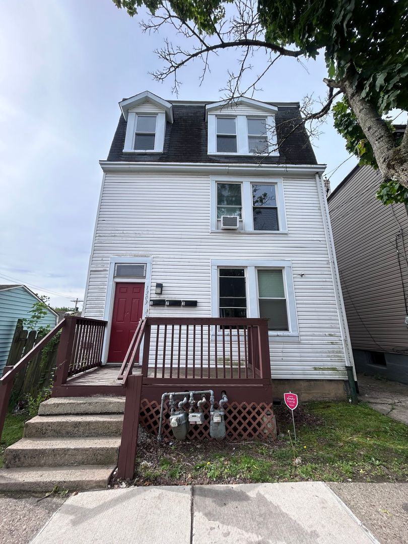 Pittsburgh Apartment: 1303 Woodland