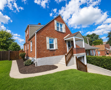 Stunning 3 Bed, 2.5 Bath Retreat - Available Now! – photo 1