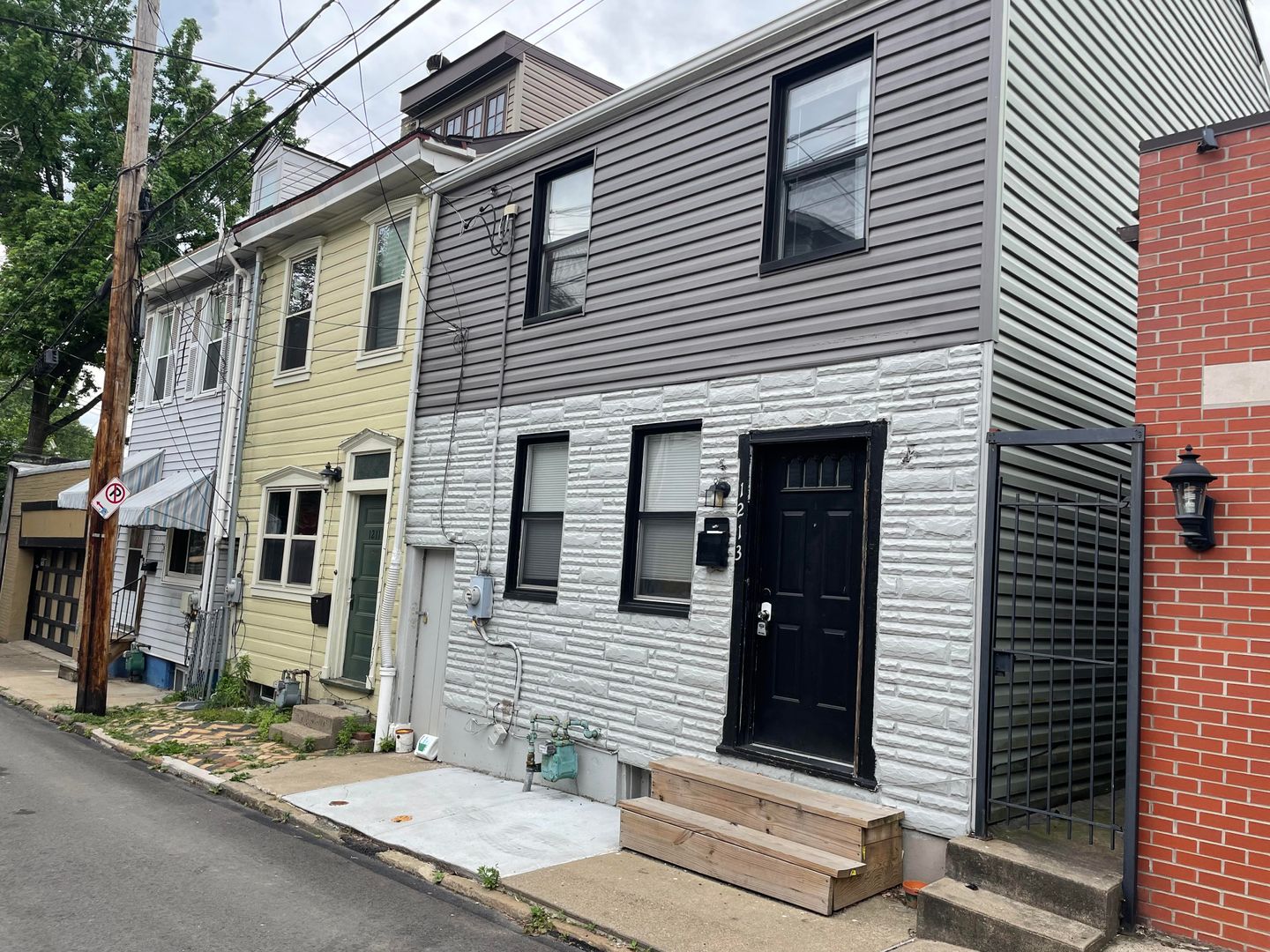 Pittsburgh House: 1213 Veto St