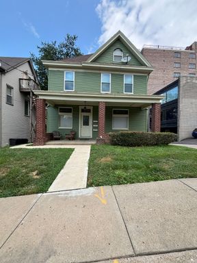 Updated Mt. Lebanon Apt - Available NOW!! – photo 1