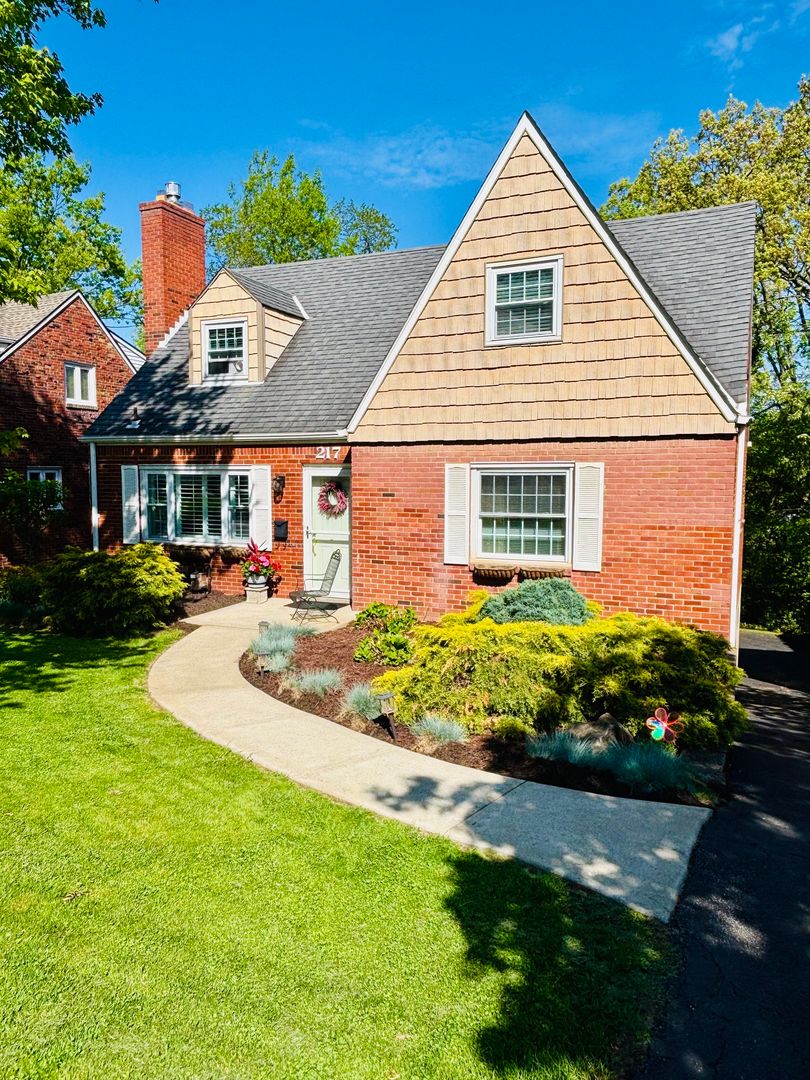 Pittsburgh House: 217 Roycroft Avenue