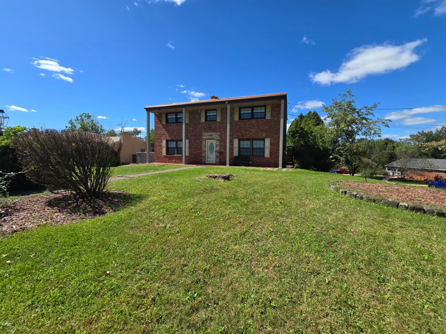 Monroeville House: 454 Colonial Dr.