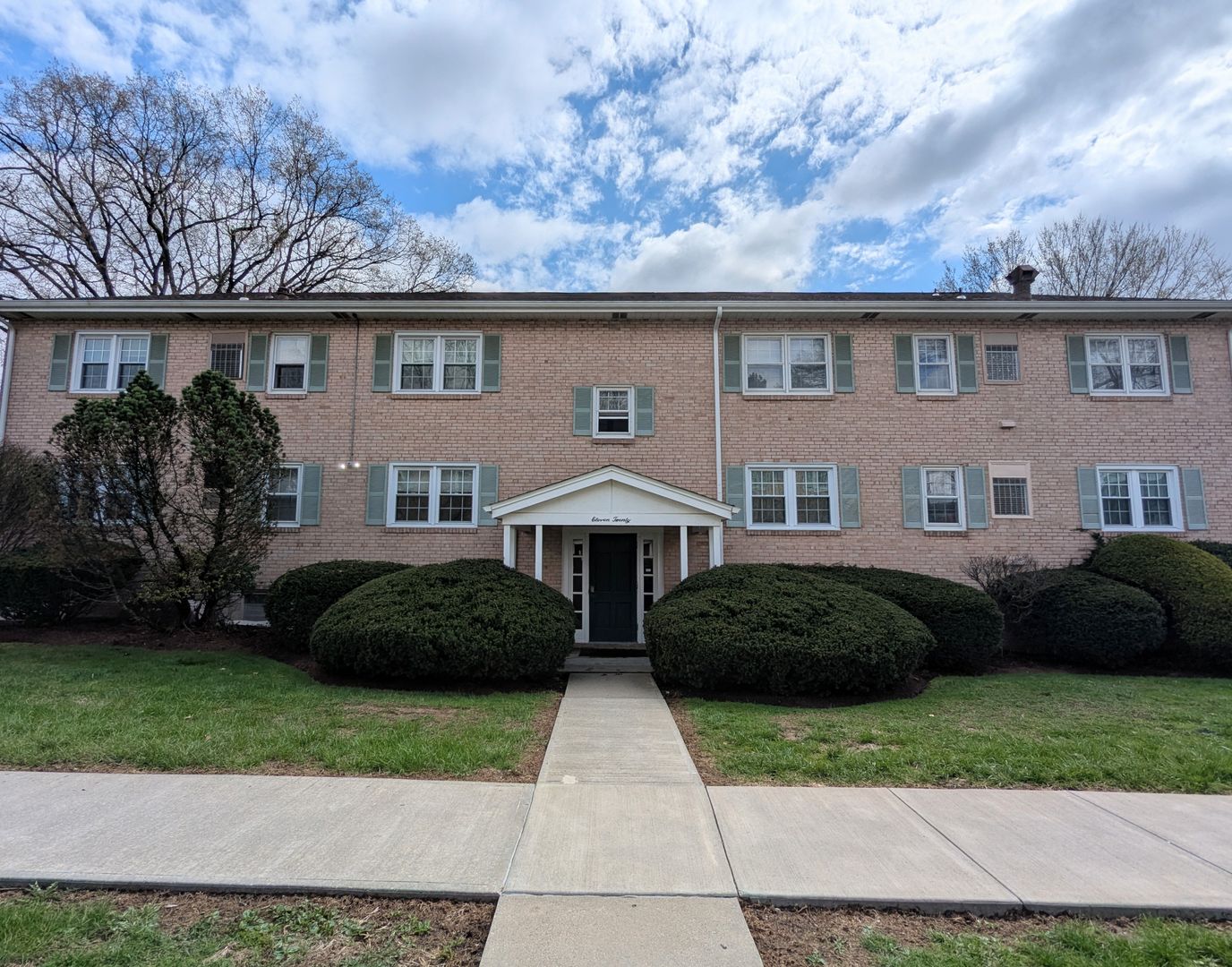Bridgeville Apartment: 1112-1120 Bank Street