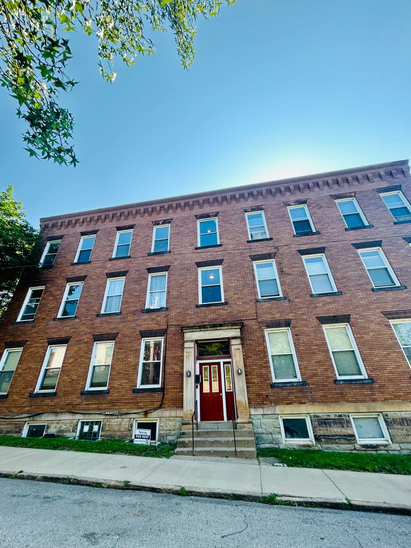 Pittsburgh Apartment: 2300 Wilson Avenue